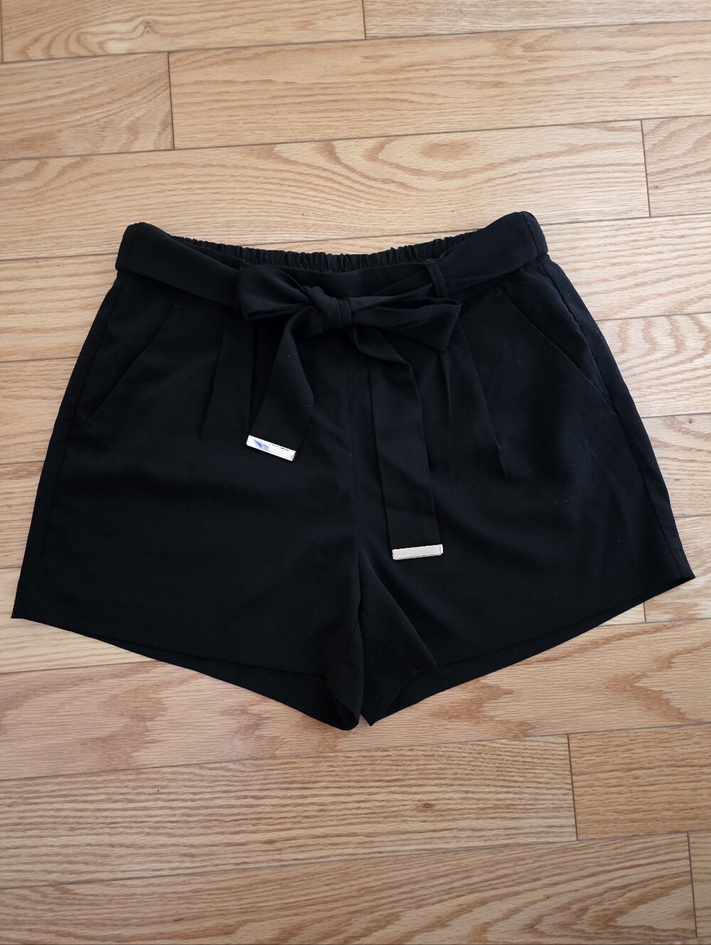 Dynamite Black/Gold High-Waist Tie-Front Shorts, XS